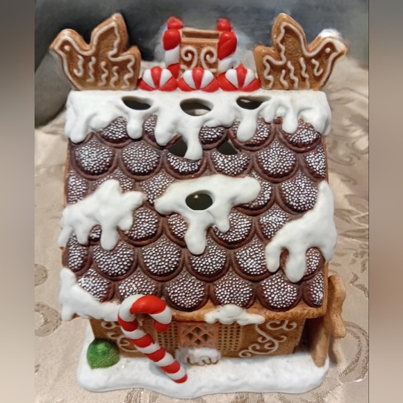 PartyLite Gingerbread House with Red and Green Accents - Picture 3 of 4